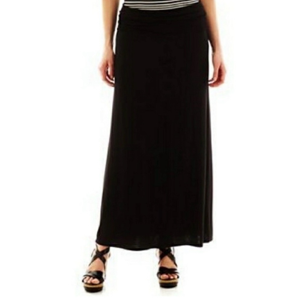 a.n.a Classic Black Maxi Skirt